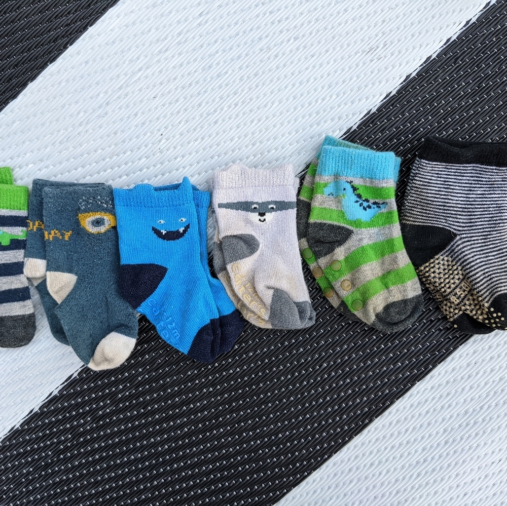 🧦 Lot: 6 1yr Socks with Grips